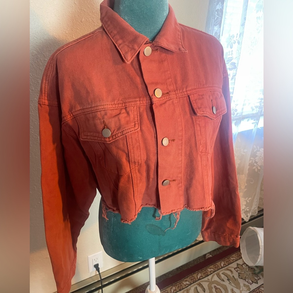 Tic toc: Trendy Orange Cropped Denim Jacket - Picture 2 of 4